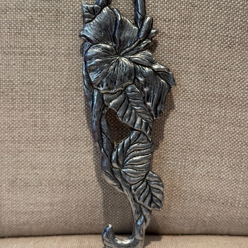 Vintage Pewter Carson Elegant Silver Floral Made in USA. 8”